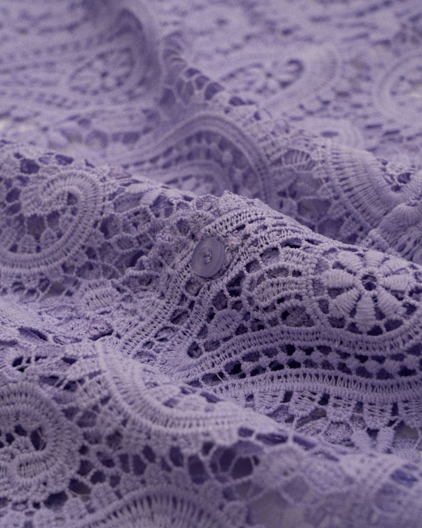 LAVENDER PAISLEY BUTTON-UP