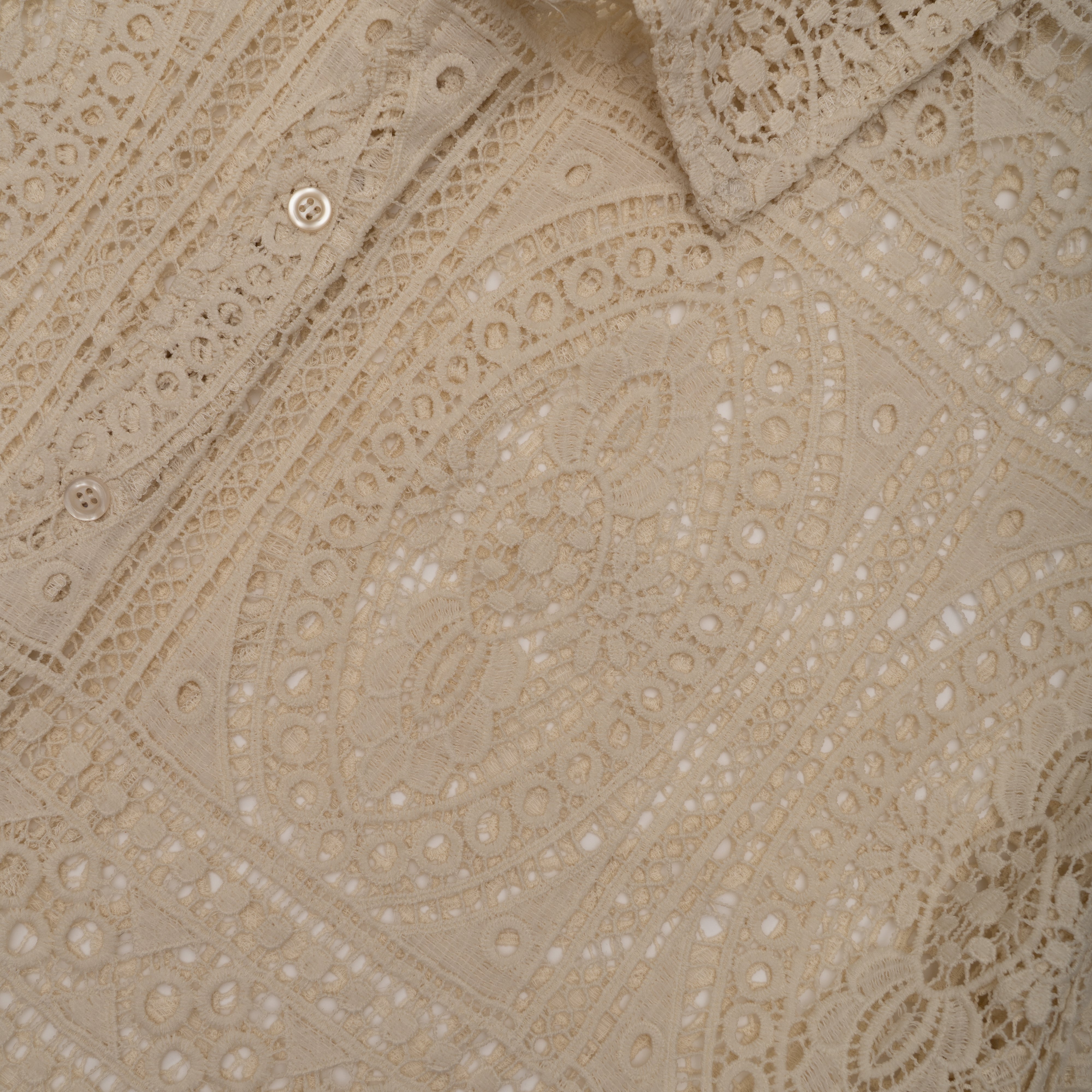 CREAM BARRIO LACE BUTTON-UP