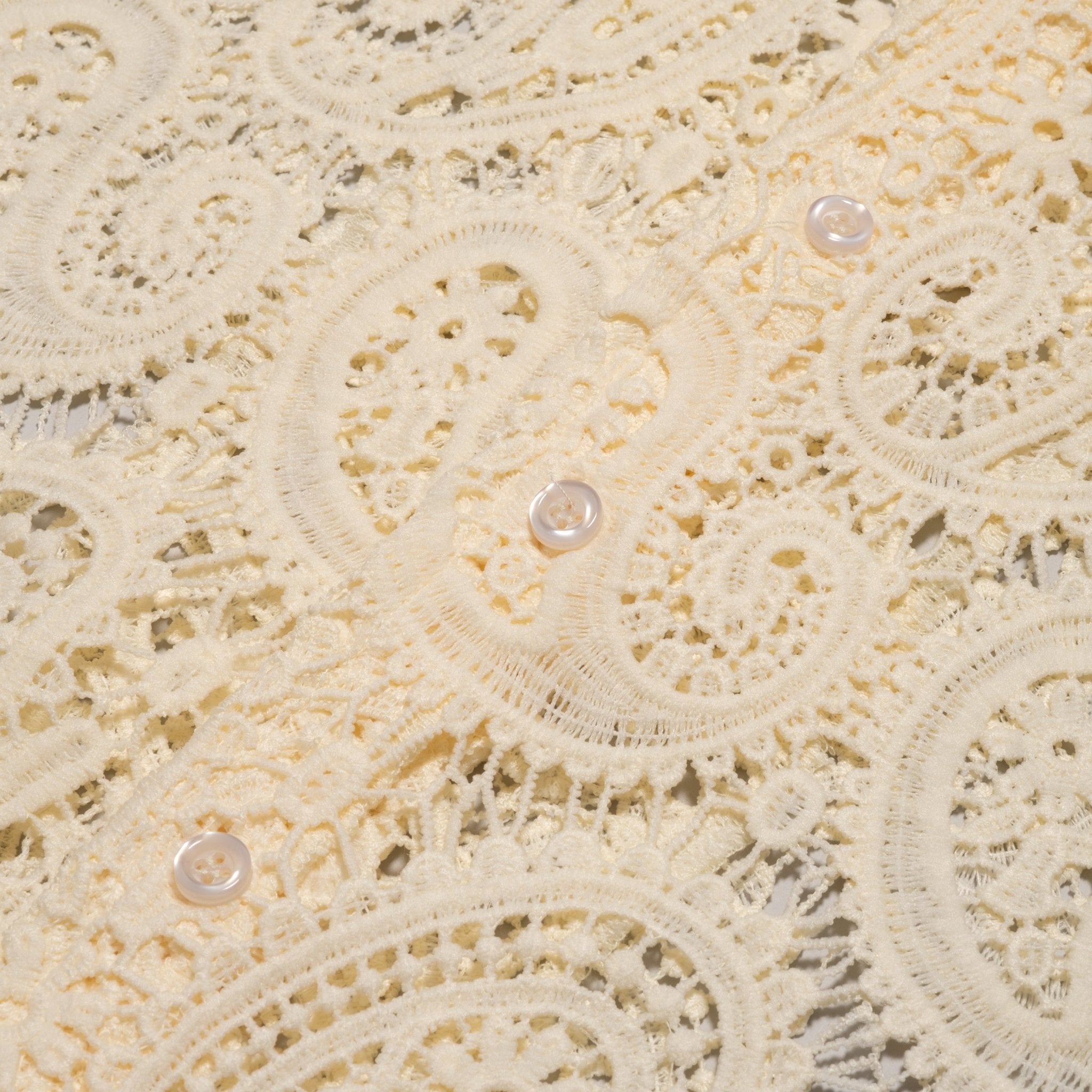 CREAM PAISLEY BUTTON - UP - Nostalgia